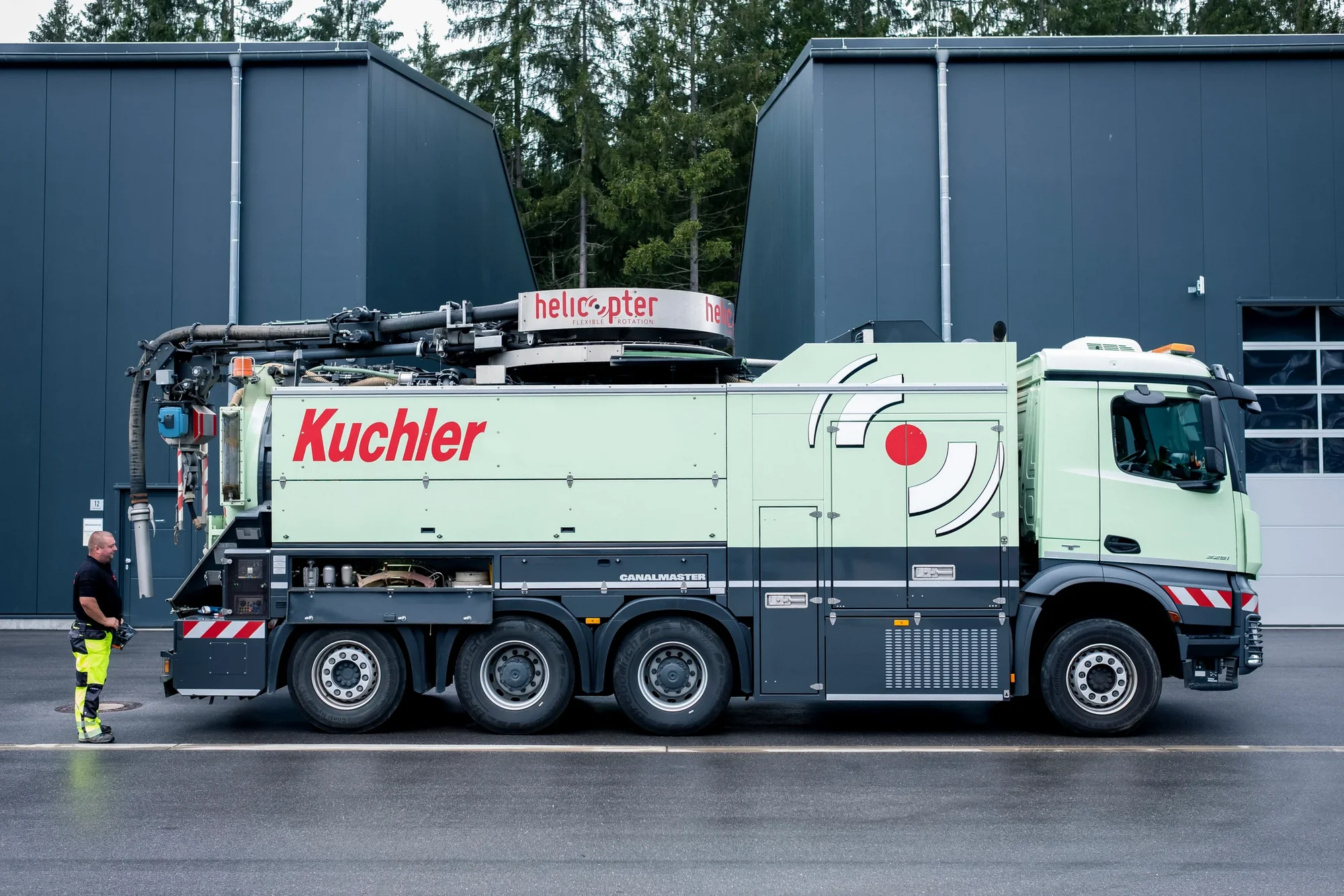 Kanalreinigung in Schönberg mit Spülfahrzeug